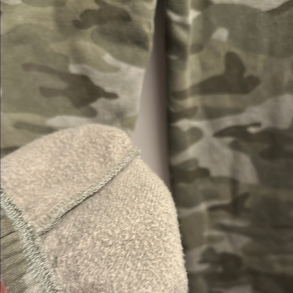 GAP Green Camouflage Sweatpants with Elastic Waistband - Picture 7 of 7